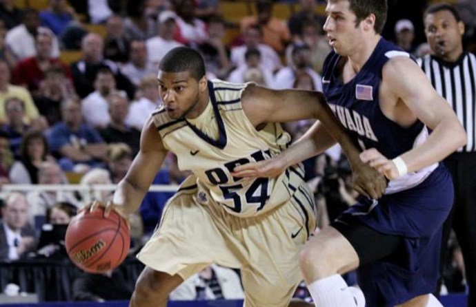 Keflavík semur við Michael Craion